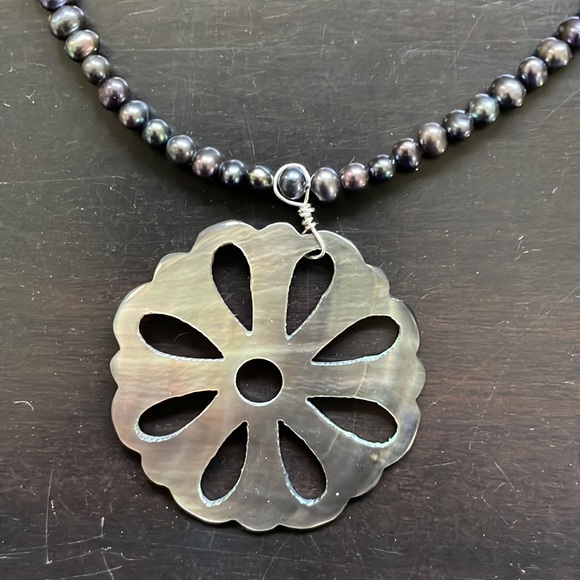 Handmade carved shell necklace - Picture 2 of 4